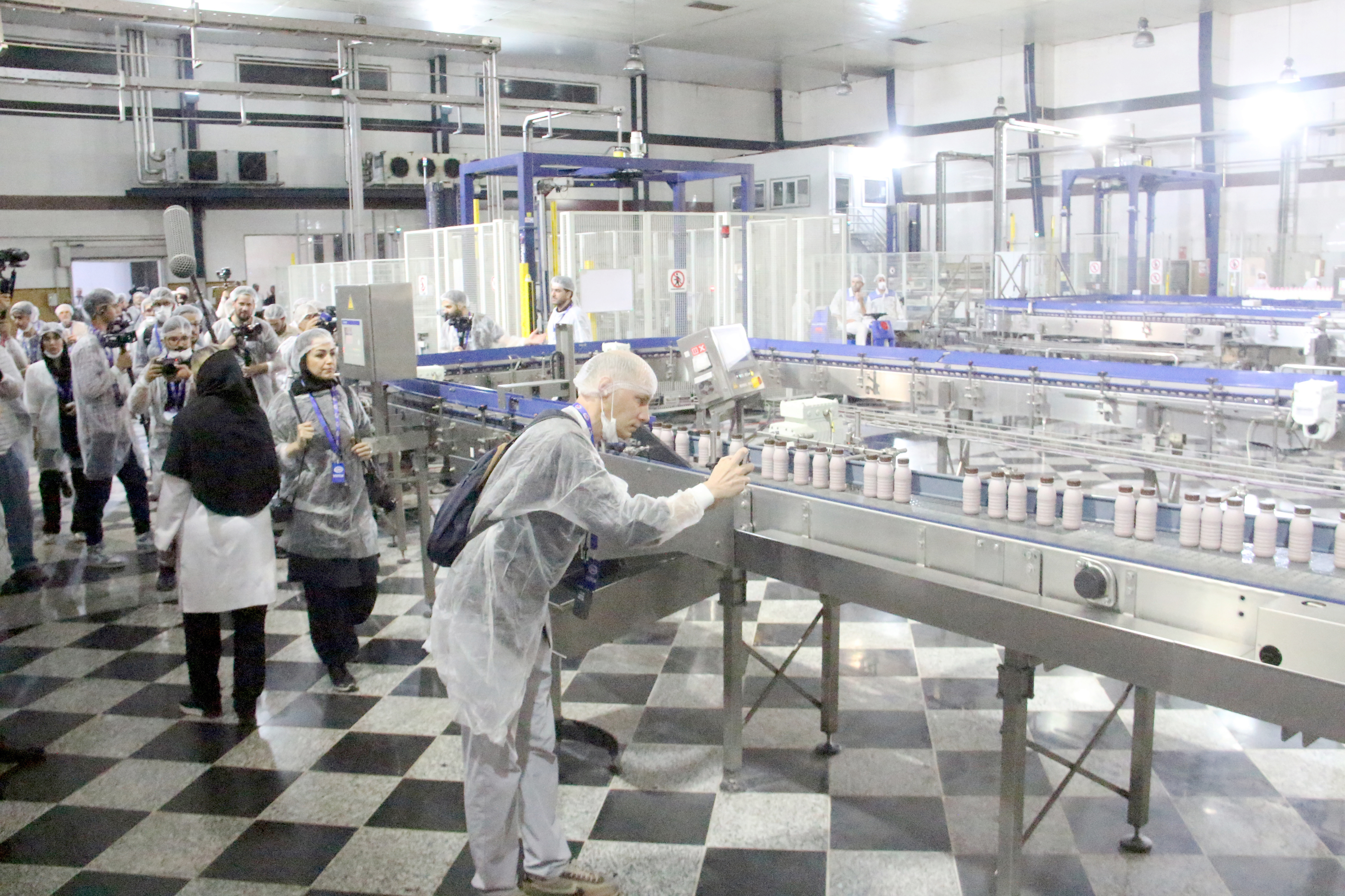 کارخانه لبنیات ایرانی که خبرنگاران خارجی را شگفت‌زده کرد